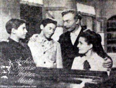 Narciso Ibáñez Menta, Ilde Pirovano y los niños Juan Carlos Barbieri y Saúl Jarlip, en el film sobre William Morris que veremos el jueves en la Opera